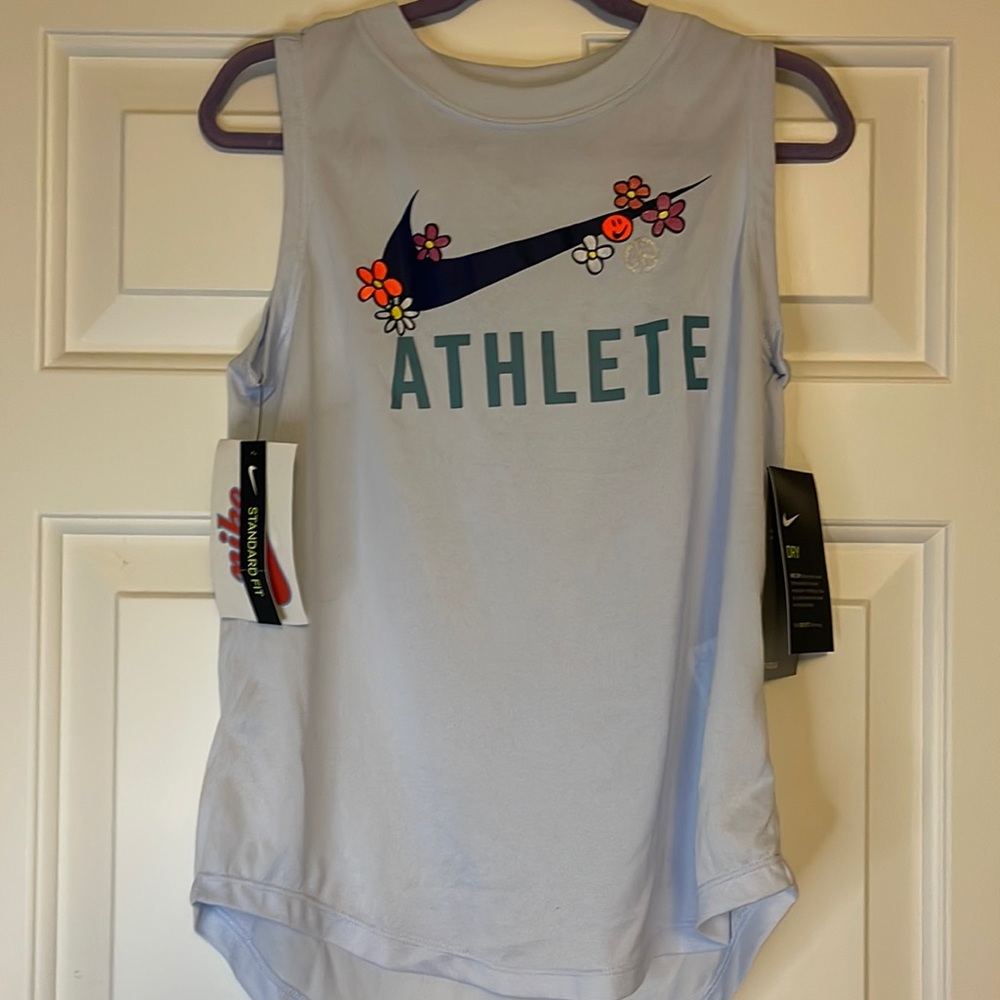 Nike Girls Athlete shirt, NWT, M